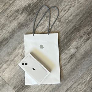APPLE iPhone 13 box and bag